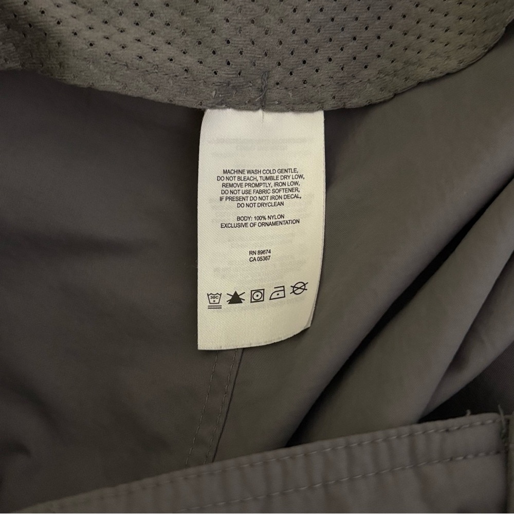 Mountain Hardwear womens Charcoal gray Cargo Pants hiking gorpcore Sz 12 nylon - Picture 9 of 13